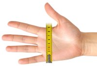 Richtige Handschuhgroesse berechnen mit einem Maßband